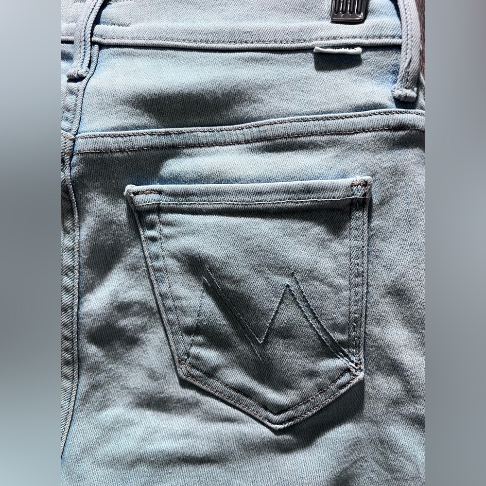 MOTHER Jeans The Weekender Fray Swimming Pool Sunday Size 25 Raw Hem Denim Jeans - Picture 10 of 13
